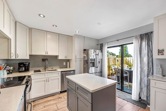 825 NW 30th Avenue A, Delray Beach, FL 33445