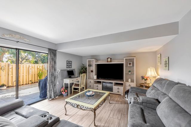 825 NW 30th Avenue A, Delray Beach, FL 33445