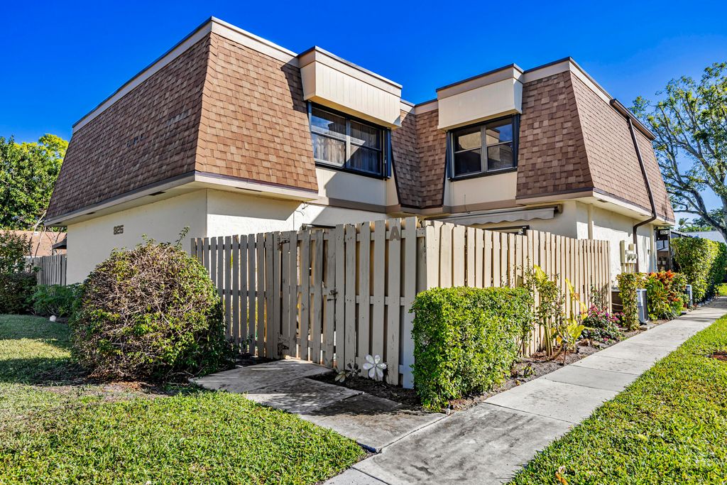 825 NW 30th Avenue A, Delray Beach, FL 33445