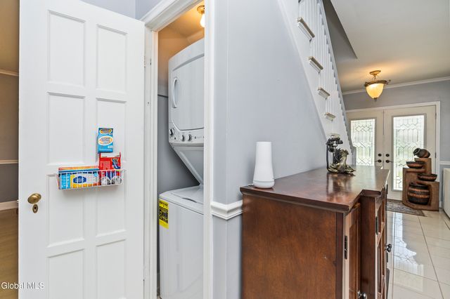 28 Tudor Road, Albany, NY 12203