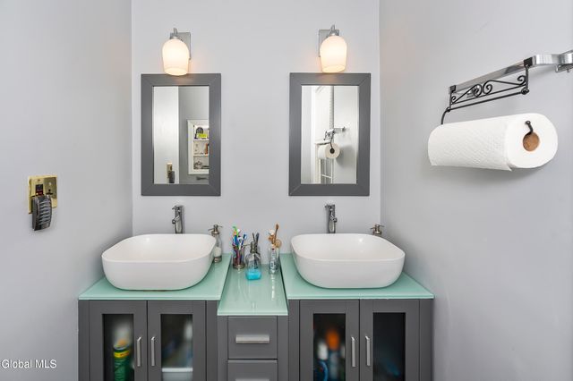 28 Tudor Road, Albany, NY 12203