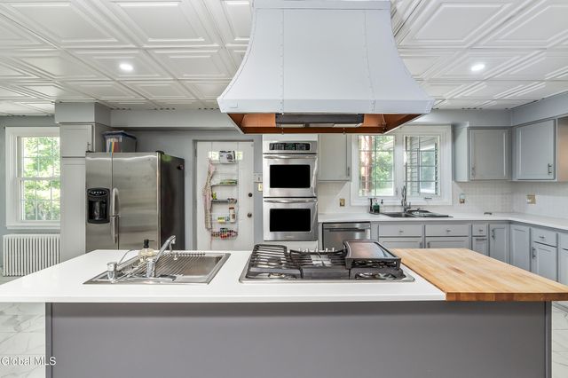 28 Tudor Road, Albany, NY 12203