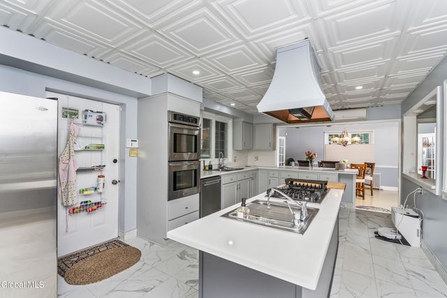 28 Tudor Road, Albany, NY 12203