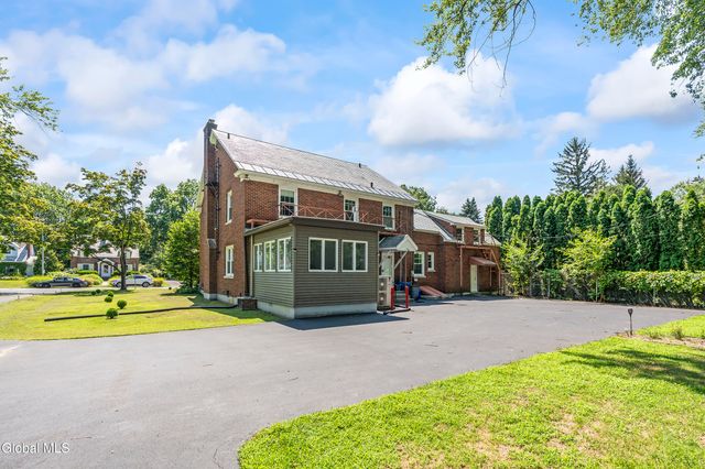 28 Tudor Road, Albany, NY 12203