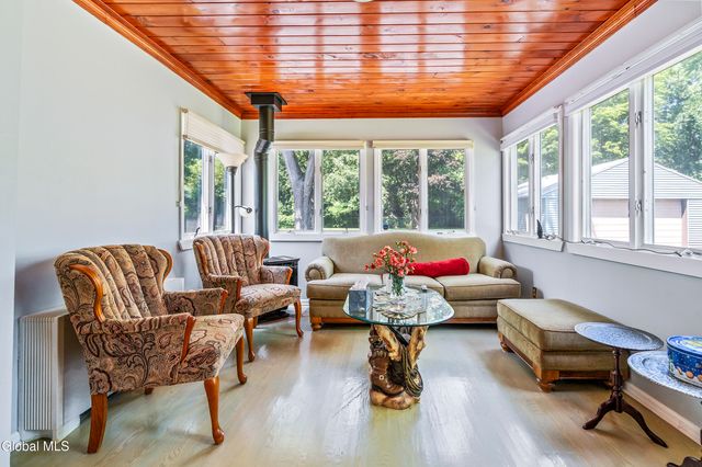 28 Tudor Road, Albany, NY 12203