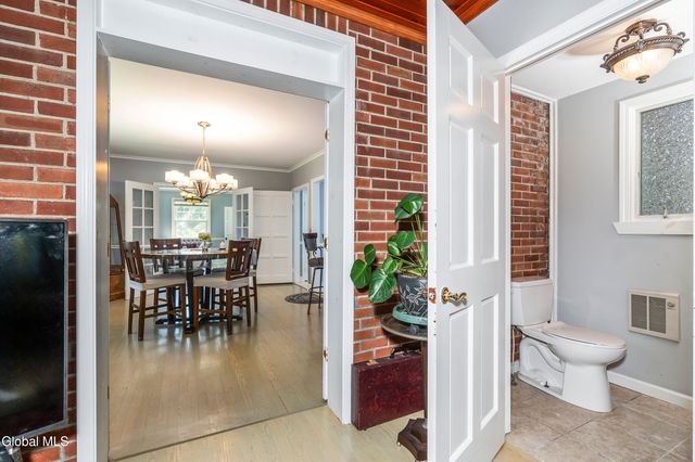 28 Tudor Road, Albany, NY 12203