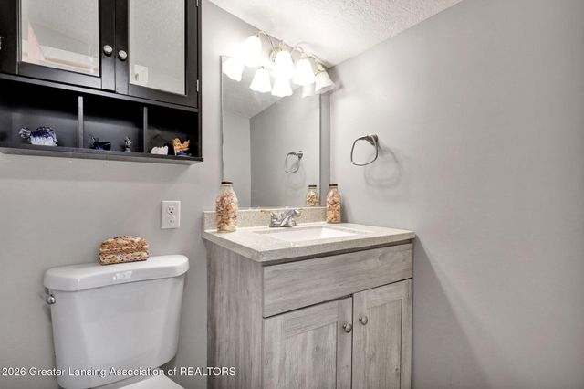 1028 Hogsback Road, Mason, MI 48854