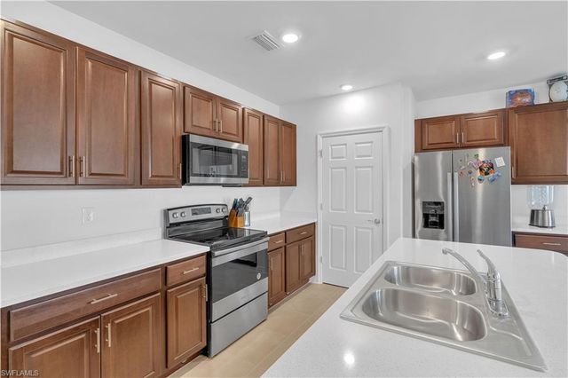 511 SW 26th AVE, Cape Coral, FL 33991
