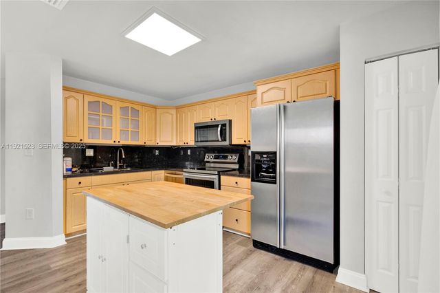 16415 SW 73rd Ter, Miami, FL 33193