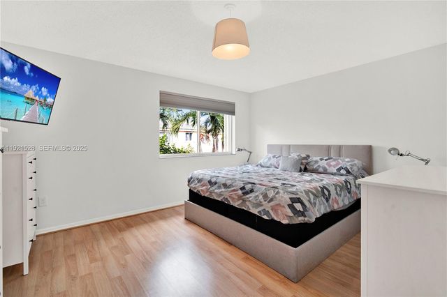 16415 SW 73rd Ter, Miami, FL 33193