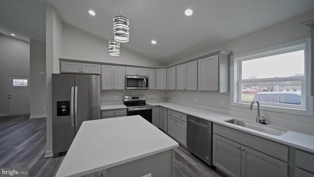 97 FOX CHASE CT, Kearneysville, WV 25430