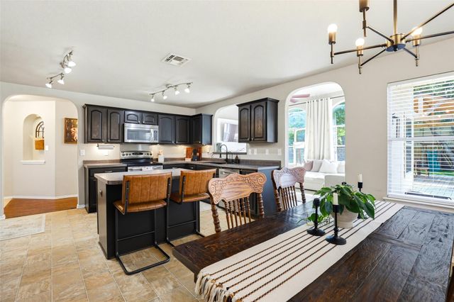 518 BANDERA CIR CIR, New Braunfels, TX 78130