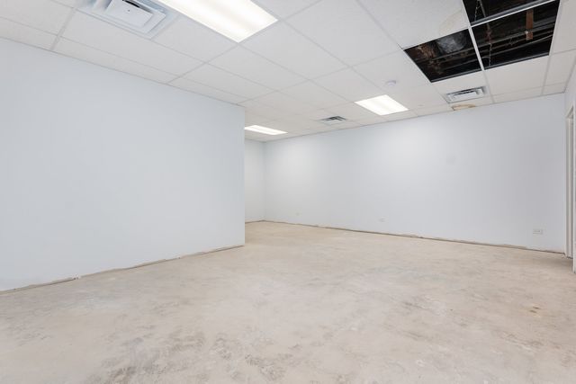 2520 W Devon Avenue 2a, Chicago, IL 60659