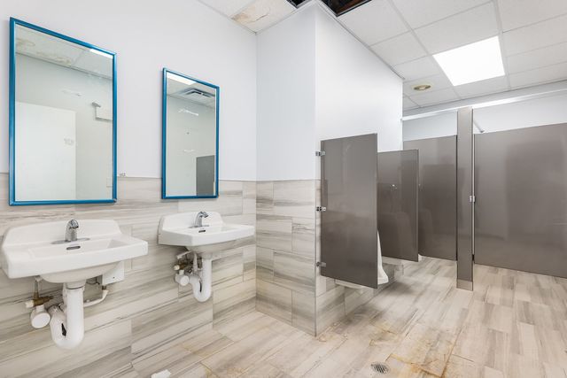 2520 W Devon Avenue 2a, Chicago, IL 60659