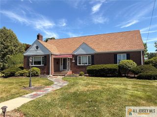 13 Fountain Street, East Brunswick, NJ 08816