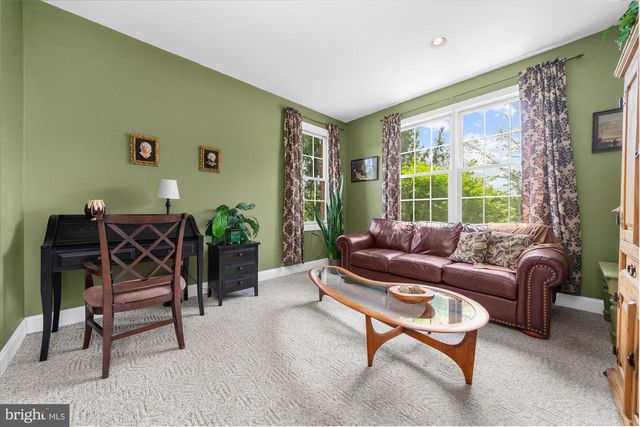 221 SONNY DR, Wind Gap, PA 18091