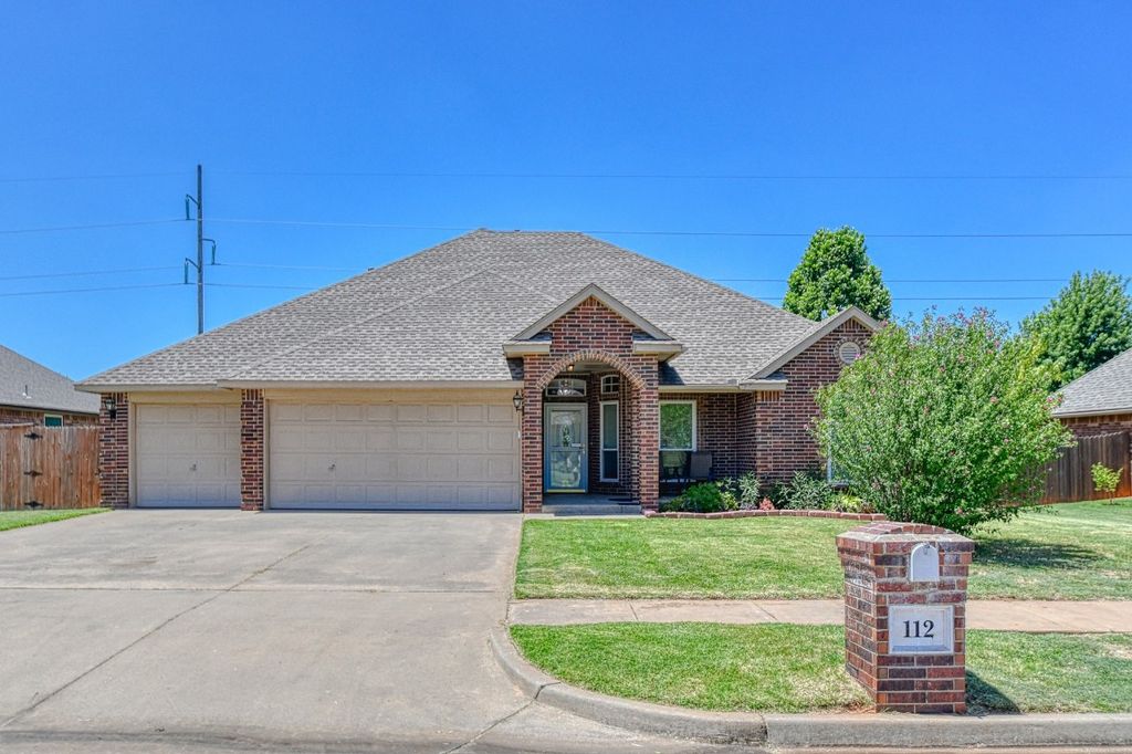 112 Ridge Lake Blvd, Norman, OK 73071