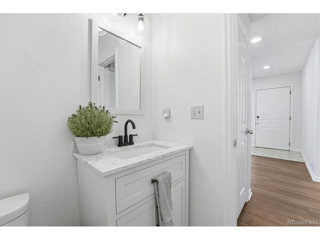 2258 S Nome Ct, Aurora, CO 80014