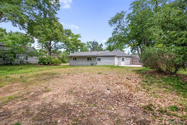 2374 Lakena Road, West Bloomfield, MI 48324