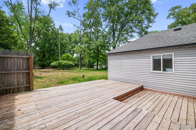 2374 Lakena Road, West Bloomfield, MI 48324