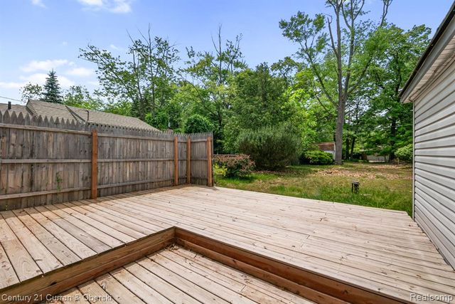 2374 Lakena Road, West Bloomfield, MI 48324
