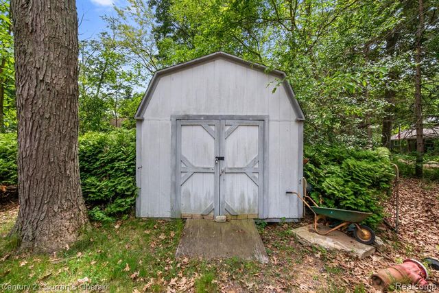 2374 Lakena Road, West Bloomfield, MI 48324