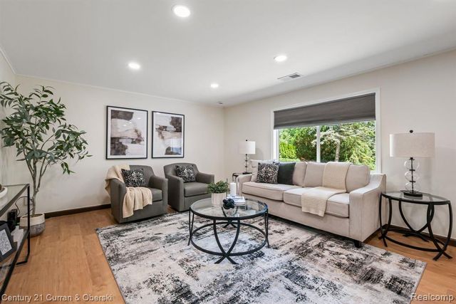 2374 Lakena Road, West Bloomfield, MI 48324