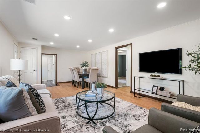 2374 Lakena Road, West Bloomfield, MI 48324