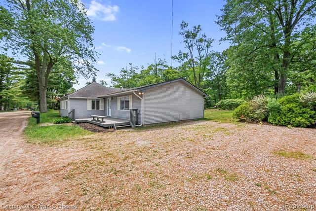 2374 Lakena Road, West Bloomfield, MI 48324
