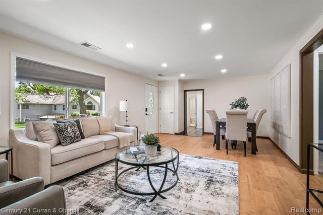 2374 Lakena Road, West Bloomfield, MI 48324