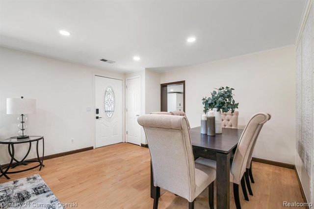 2374 Lakena Road, West Bloomfield, MI 48324