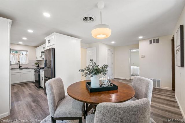 2374 Lakena Road, West Bloomfield, MI 48324