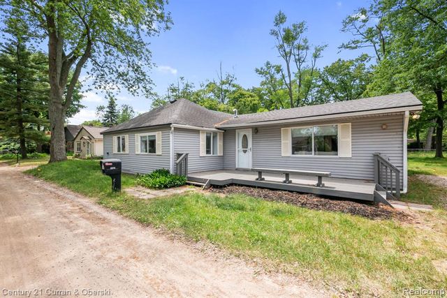 2374 Lakena Road, West Bloomfield, MI 48324