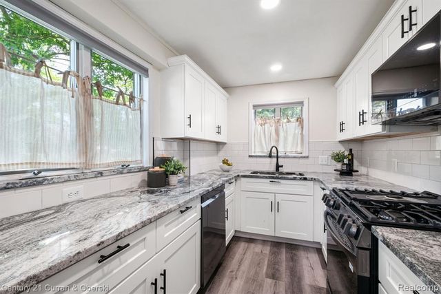 2374 Lakena Road, West Bloomfield, MI 48324