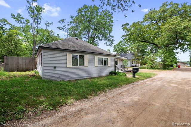 2374 Lakena Road, West Bloomfield, MI 48324