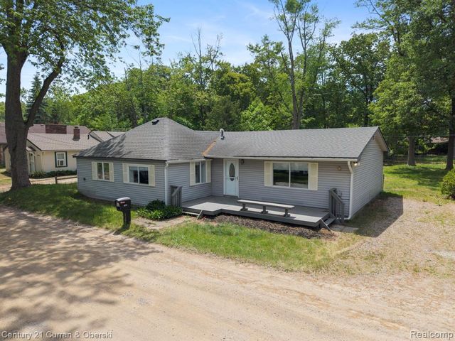 2374 Lakena Road, West Bloomfield, MI 48324