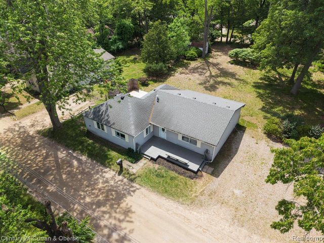 2374 Lakena Road, West Bloomfield, MI 48324