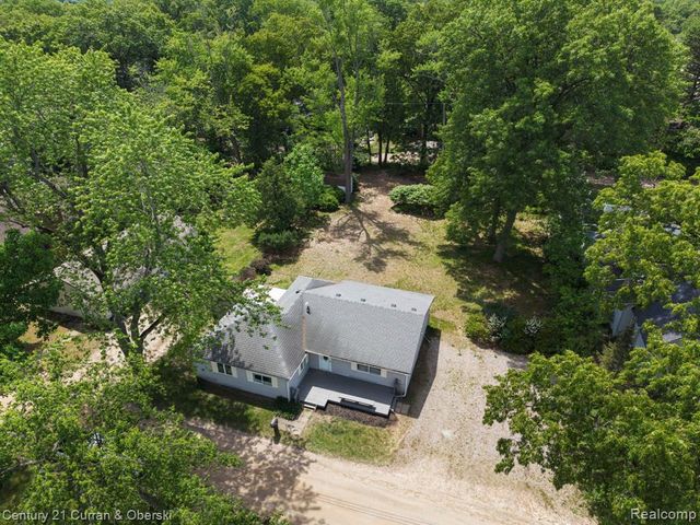 2374 Lakena Road, West Bloomfield, MI 48324