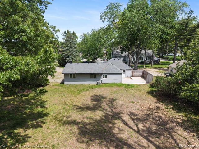 2374 Lakena Road, West Bloomfield, MI 48324