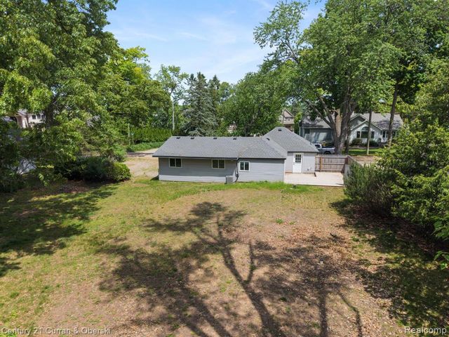 2374 Lakena Road, West Bloomfield, MI 48324