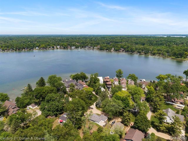 2374 Lakena Road, West Bloomfield, MI 48324