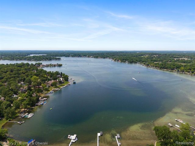 2374 Lakena Road, West Bloomfield, MI 48324