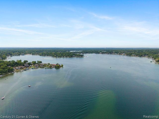 2374 Lakena Road, West Bloomfield, MI 48324