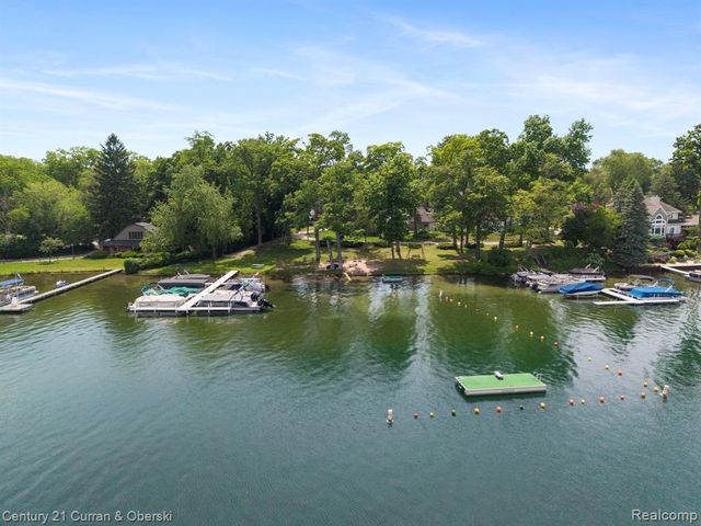 2374 Lakena Road, West Bloomfield, MI 48324
