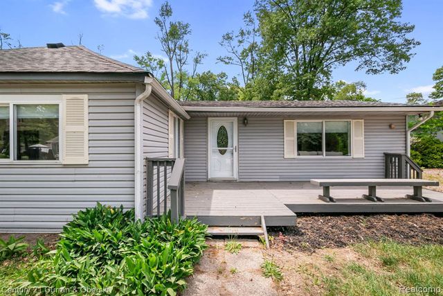 2374 Lakena Road, West Bloomfield, MI 48324