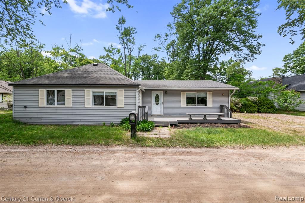 2374 Lakena Road, West Bloomfield, MI 48324