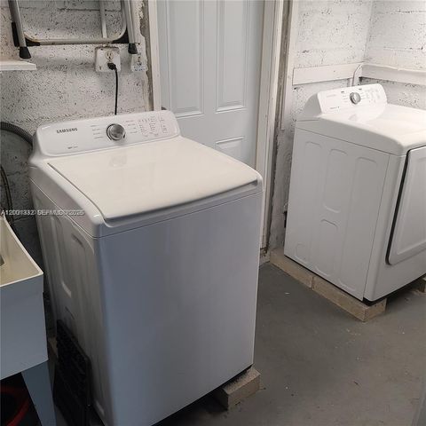 2741 NE 16th Ave, Wilton Manors, FL 33334