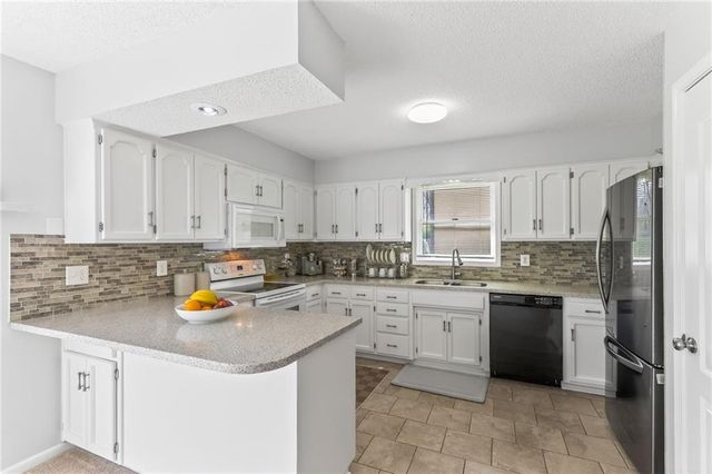 4115 N Troost Avenue, Kansas City, MO 64116