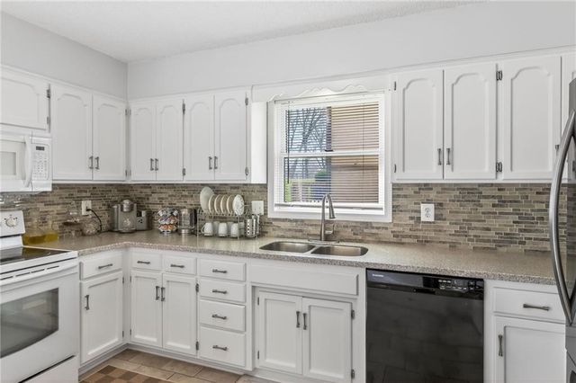 4115 N Troost Avenue, Kansas City, MO 64116