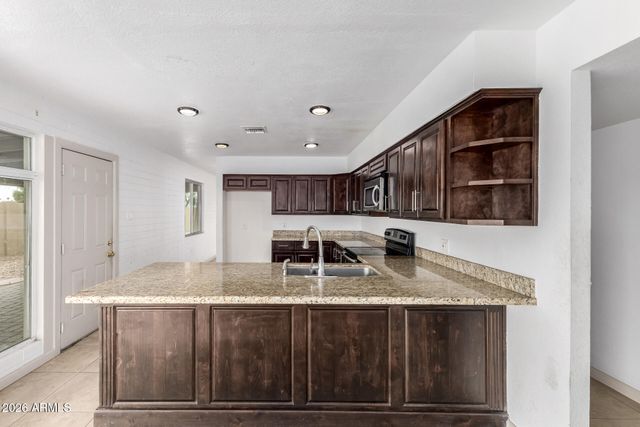 5017 N 64TH Avenue, Glendale, AZ 85301